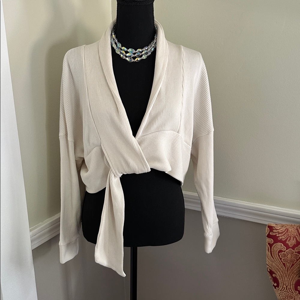 Anthropology, Saturday, Sunday, cropped, ribbed, off-white cardigan wrap. (G)